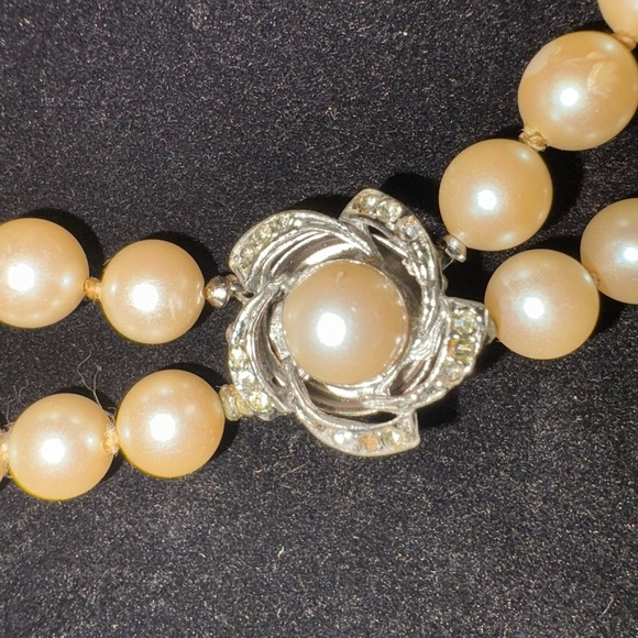 Vintage Double Strand Cream Pearl Necklace - Picture 2 of 2